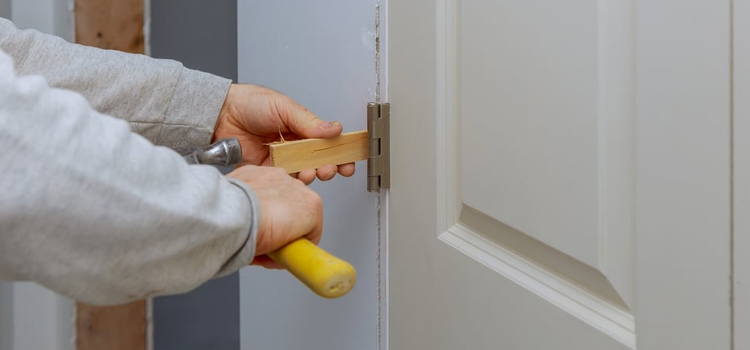 fiberglass entry door repair in Niagara-on-the-Lake