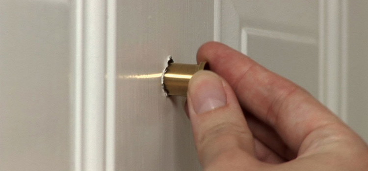 peephole door repair in Niagara-on-the-Lake