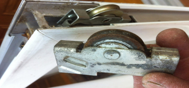 screen door roller repair in Niagara-on-the-Lake